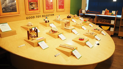 東京おもちゃ美術館内のグッド・トイ展示。