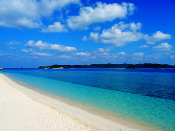 慶良間諸島国立公園　北浜ビーチ（写真提供：環境省）