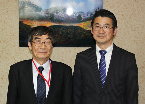 環境事務次官の森本英香さん（右）と、一般財団法人環境イノベーション情報機構理事長の大塚柳太郎（左）。 