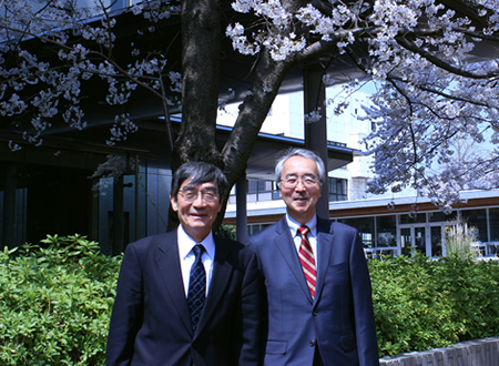 千葉商科大学学長の原科幸彦さん（右）と、一般財団法人環境イノベーション情報機構理事長の大塚柳太郎（左）。