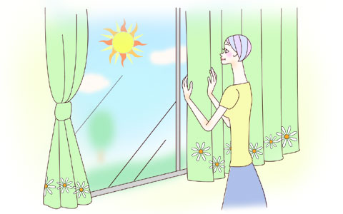 カーテンを開けて、太陽の光を取り入れる