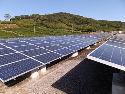 浜松・浜名湖太陽光発電所　　市有地を活用したメガソーラー施設（浜松市提供）