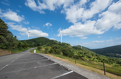 長島八景の一つ「毎床風車公演展望所」から望む風車群