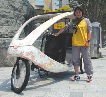 人力の三輪車タクシー「ベロタクシー」。京都市内（四条通、烏丸通、御池通、寺町通で囲まれたエリア）と東京都内（渋谷・原宿・表参道・青山・六本木など一部地域）で運行中