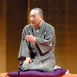 高座で熱演中の古今亭志ん彌師匠