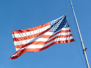 星条旗（レーガン元大統領の死去に弔意を示すため半旗となっていた）