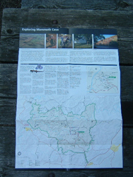 【写真21】パンフレットの裏面。彩色地図、利用案内などが掲載されています。
