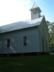 今も教会の建物が集落の名残として残されている