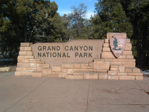 グランドキャニオン国立公園の入口標識