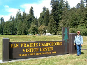 写真1：プレーリークリーク・レッドウッズ州立公園エルクプレーリーキャンプ場及びビジターセンターの入口標識