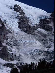 写真16：山頂部の氷河