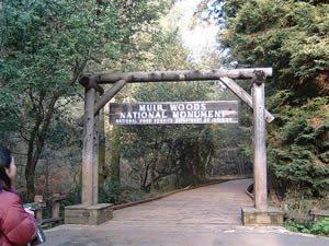 ミュアウッズ国立記念物公園の入口ゲート。ここから静かなレッドウッドの森に入っていくという雰囲気がでている。