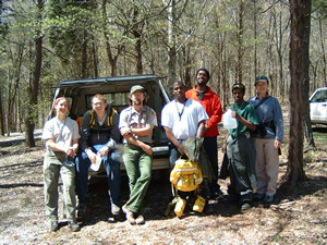 植林事業に参加したボランティアと国立公園局の職員。いわゆる日本でいうボランティアというよりは公園のスタッフとして作業に参加する。
